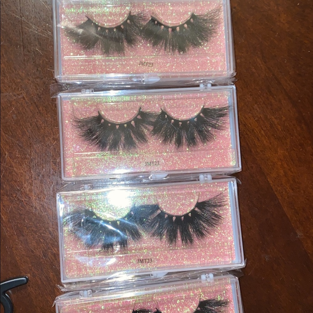False eyelashes - Picture 2 of 2